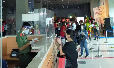 Thủ tướng Phạm Minh Chính: Chủ động ứng phó biến thể Omicron