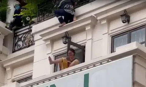 Cận cảnh cuộc giải cứu nghẹt thở cô gái định nhảy lầu tự tử trong KDC City Land ở Sài Gòn
