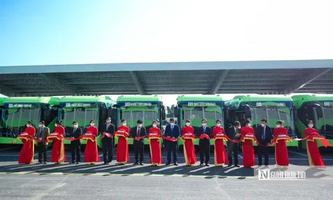 Xe buýt điện đầu tiên tại Việt Nam có wifi miễn phí