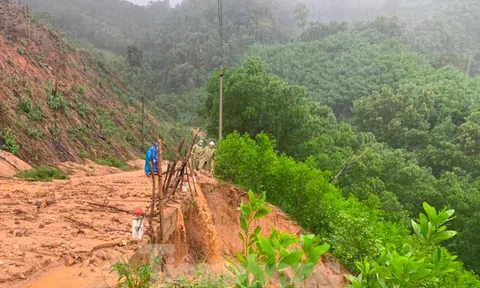 Mưa lớn gây sạt lở nghiêm trọng tại huyện miền núi ở Bình Định