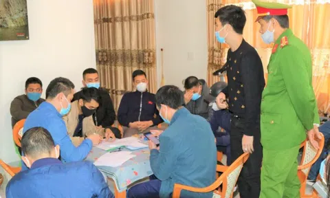 Quảng Bình bắt quả tang 4 đối tượng đánh bạc, thu tang vật hơn 435 triệu đồng