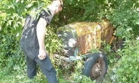 Xế cổ Ford Model A 91 năm tuổi được phát hiện trong rừng vẫn chạy tốt