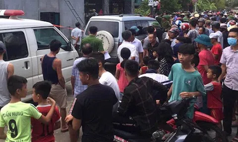 Phá cửa phát hiện 2 cha con nằm chết trong nhà riêng nhiều ngày trước