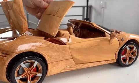 Từ khối gỗ thô sơ, thợ mộc Việt chế mô hình siêu xeFerrari như thật