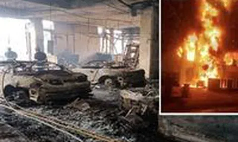 45 xe BMW bị thiêu rụi trong vụ cháy kéo dài 7 giờicon