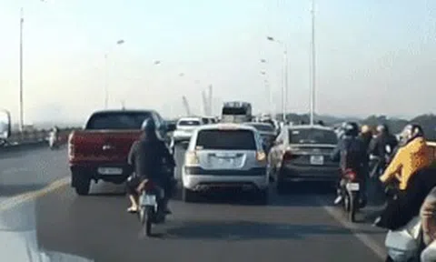 Nóng trên đường: Những pha 'bon chen' đáng xấu hổ của tài xế Việticon