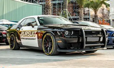 Ngắm Dodge Challenger SRT-8 Hellcat độ độc đáo tại TP.HCM