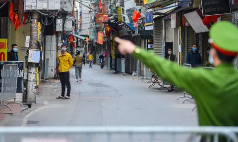 Một quận ở Hà Nội dừng bán hàng ăn uống tại chỗ, khuyến cáo dân hạn chế ra đường