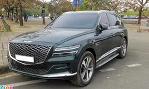 Genesis GV80 màu xanh lục độc đáo xuất hiện ở Hà Nội