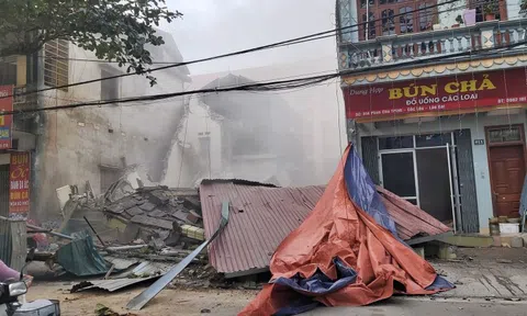 Vụ ngôi nhà 3 tầng bất ngờ đổ sập: Hàng xóm xây lại nhà mới cho nạn nhân