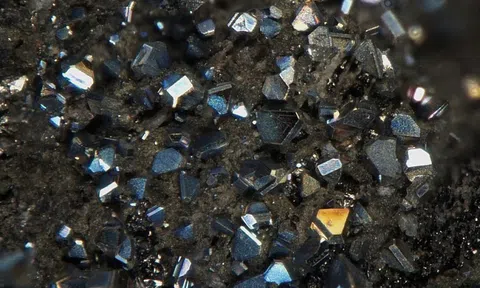 Kim loại "nắm giữ cả tương lai thế giới": Việt Nam xuất khẩu vị trí hàng đầu toàn cầu