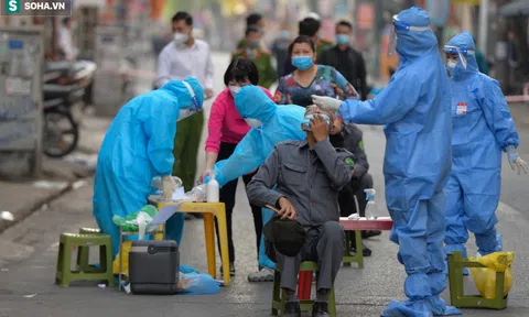 Cập nhật BS nêu điểm chung của các F0 nặng và nguy kịch ở Hà Nội. 2 vết kim trên vai nữ sinh: Không tiêm nhầm