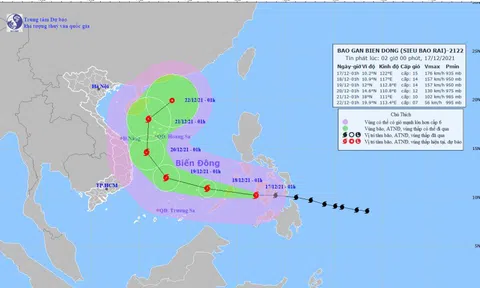 Chiều nay, siêu bão RAI giật cấp 17 đang hướng vào Biển Đông