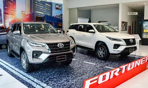 Nắm lợi thế Toyota Fortuner băng băng về đích, Ford Everest nỗ lực bám đuổi