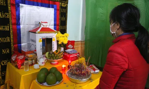 'Chồng đi đây', tin nhắn cuối của nạn nhân người Việt vụ chìm xuồng ở Pháp 27 người chết