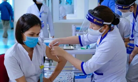 TPHCM: Rút ngắn thời gian tiêm liều nhắc lại vaccine phòng COVID-19