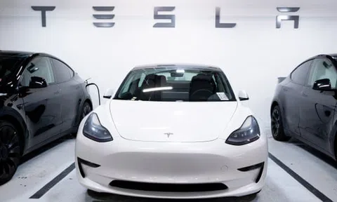 'Em bé Tesla' đầu tiên trên thế giới chào đời
