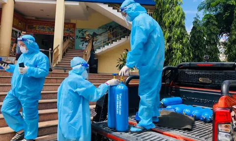 Thủ tướng yêu cầu đảm bảo nguồn cung oxy điều trị bệnh nhân COVID-19