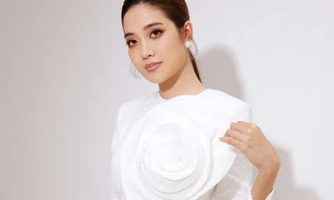 Hoa hậu Ninh Hoàng Ngân khoe dáng gợi cảm