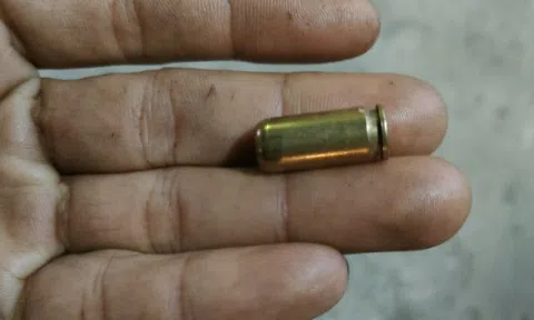 CLIP: Kinh hoàng nhóm thanh thiếu niên nổ súng giải vây cho bạn gái ở Bình Dương