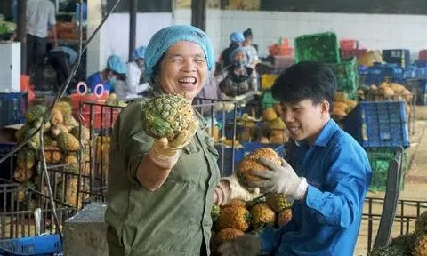Hơi thở đời thường của nền kinh tế nhân văn qua góc nhìn nghệ thuật