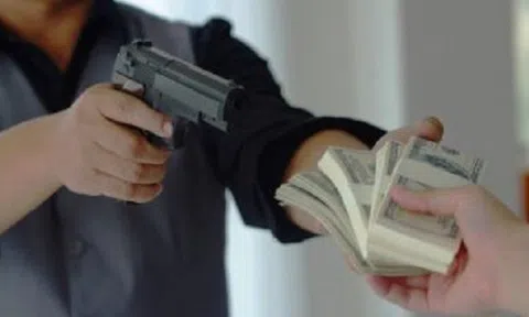 NÓNG: Cướp chi nhánh ngân hàng giữa ban ngày ở Bình Dương