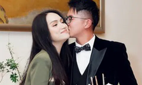 Bạn trai doanh nhân tình tứ bên hoa hậu Hương Giang sau ồn ào