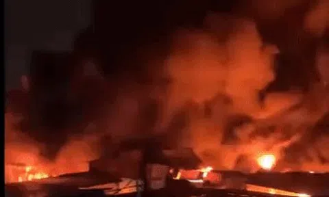 Thông tin bất ngờ vụ cháy chợ vải Ninh Hiệp, cột khói lửa bốc cao hàng chục mét