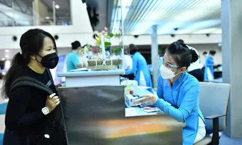 Ứng phó biến thể Omicron, TP HCM ban hành quy trình mới giám sát người nhập cảnh