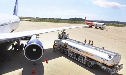 Giảm 50% thuế đối với nhiên liệu bay từ ngày 1/1/2022