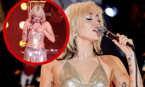 Miley Cyrus 'chữa cháy' khi tuột áo ngay trên sân khấu đêm giao thừa