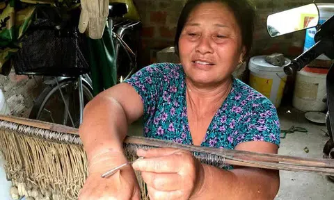 Người phụ nữ hơn 40 năm "cướp cơm Hà Bá"