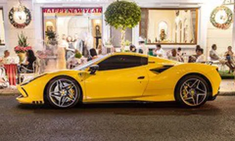 Loạt siêu xe xuống phố ngày đầu năm tại TP.HCM