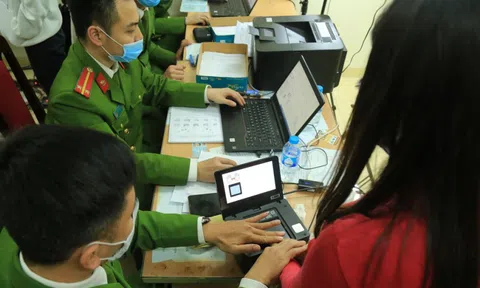 Từ ngày mai, người dân bị chậm trả thẻ CCCD cần gọi ngay số điện thoại này