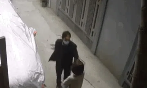 Đình chỉ Vụ phó "vung tay" thẳng vào mặt người phụ nữ