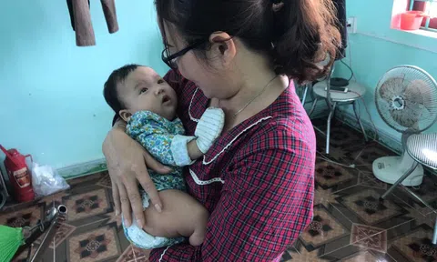 Bé gái 3 tháng tuổi bị bỏ rơi tại gốc cây trong đêm khuya giá rét