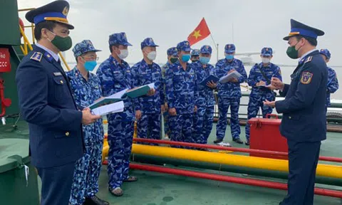 Cảnh sát biển bắt vụ vận chuyển 170.000 lít xăng, dầu lậu trên biển