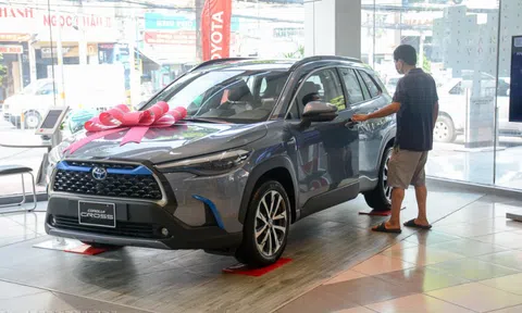 Bán chạy, Toyota Corolla Cross tăng giá 10 triệu đồng
