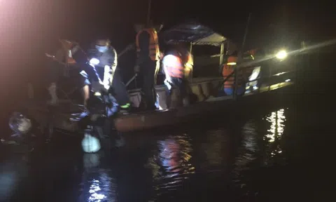 Lật thuyền trên sông, 3 người mất tích, 1 người thoát chết