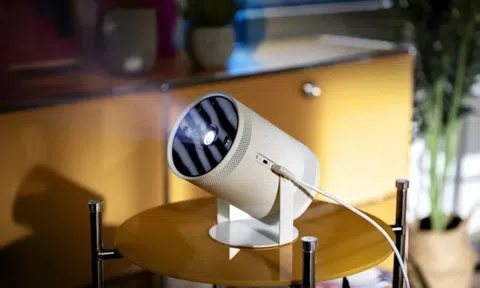 Samsung giới thiệu máy chiếu di động Freestyle hỗ trợ lấy nét và cân bằng tự động
