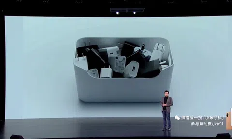 Năm ngoái còn "bảo vệ môi trường", năm nay Xiaomi đã tặng đủ sạc cáp cho Xiaomi 12