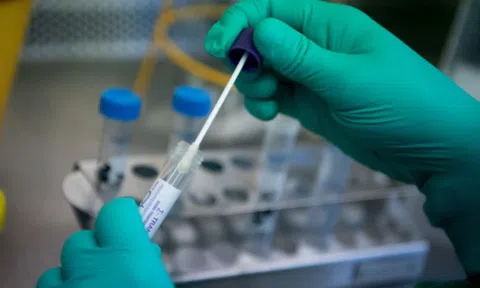 Thủ tướng yêu cầu công khai việc có hay không kit xét nghiệm phát hiện Omicron