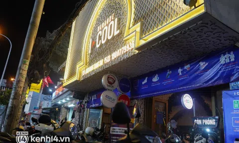 Karaoke ở TP.HCM “cháy phòng” trong ngày đầu hoạt động trở lại, bar, vũ trường vẫn vắng khách