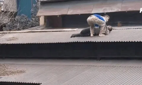 Đề xuất khen thưởng "người hùng" giải cứu bé gái trong biển lửa