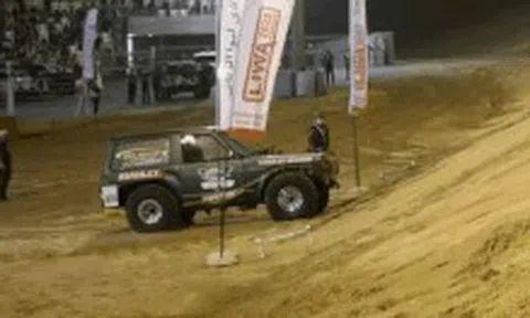 Xem dàn ô tô độ động cơ siêu khủng leo đồi cát trong tích tắc