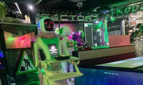 Nhân viên robot liệu có tốt hơn con người? Hãy nghe chia sẻ từ chính ông chủ của chúng