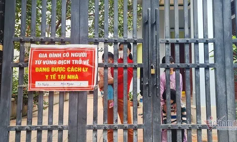 Xã khóa cổng gia đình có người ở xa về cách ly, Chủ tịch huyện yêu cầu 'mở cửa cổng ngay'