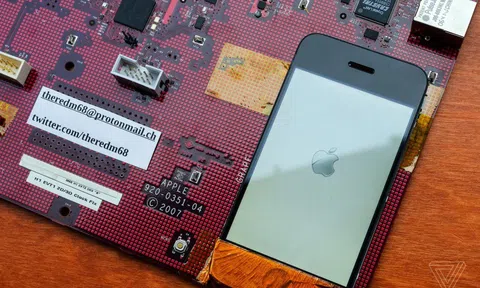 3 yếu tố khiến iPhone suýt thất bại 15 năm trước