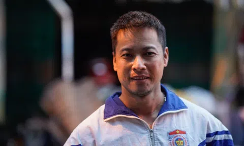 Chi tiết đặc biệt về chiếc áo mà "người hùng" Trung Văn Nam mặc khi cứu bé gái