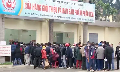 Lý do tạm dừng bán pháo hoa loại giàn phun hoa